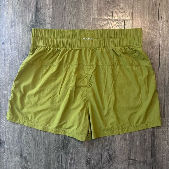 Fabletics Ultra High-Waisted Piped Nylon Short - Picture 4 of 7